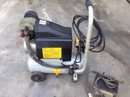 ขายปั้มลม Nine Dia 3/4HP. Made in Japan เก่าญี่ปุ่นไฟ 110V มีหม้อแปลงให้ ใช้ไฟบ้านได้เลยครับ สภาพดี วิ่งนิ่ม เหมาะกับใช้ในบ้าน ได้ดีครับ ขายปั้มลม Nine Dia 3/4HP. Made in Japan เก่าญี่ปุ่นไฟ 110V มีหม้อแปลงให้ ใช้ไฟบ้านได้เลยครับ สภาพดี วิ่งนิ่ม เหมาะกับใช้ในบ้าน ได้ดีครับ