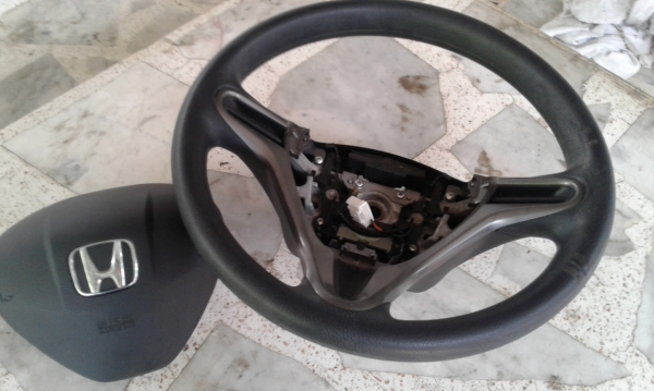 พวงมาลัยแจ๊ส2012