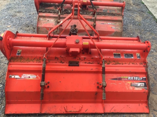 ขายรถไถคูโบต้า L4708 4WD2เพลา สภาพสวย ใช้งานน้อย ชั่วโมงทำงาน 800 ชั่วโมง  ขายพร้อมอุปกรณ์ ใบมีดหน้า+โลเตอร์รีจอบหมุน ราคา 398,000 บาท สนใจโทร 081-9136451 ขอดูรูปผ่านทาง line:bow6451 ค่ะ