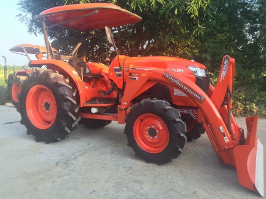 ขายรถไถคูโบต้า L4708 4WD2เพลา สภาพสวย ใช้งานน้อย ชั่วโมงทำงาน 800 ชั่วโมง  ขายพร้อมอุปกรณ์ ใบมีดหน้า+โลเตอร์รีจอบหมุน ราคา 398,000 บาท สนใจโทร 081-9136451 ขอดูรูปผ่านทาง line:bow6451 ค่ะ