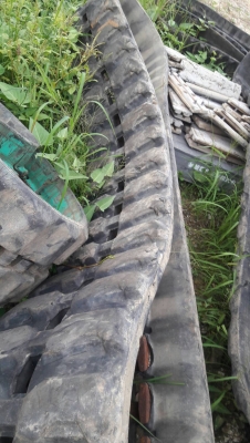 ขายแทรคยางขนาด 400*14.2*40สำหรับรถขุด 40-50  ขายเส้นล่ะ 20,000 บาท