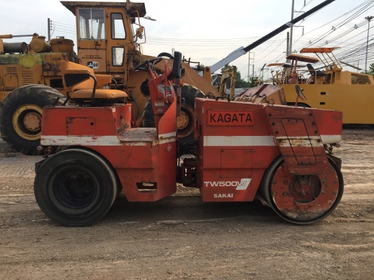 ขายรถบดสั่นสะเทือน SAKAI TW500 ขนาด 5 ตัน สภาพพร้อมใช้งาน From JAPAN ติดต่อ 063-9316985 ID LINE : 0639316985 ครับ
