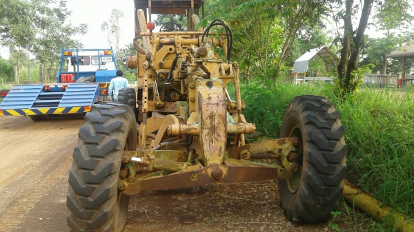 ขายด่วน KOMATSU GD37-6H  ระบบไฮดรอลิค สภาพพร้อมใช้งาน เครื่องดี ยางพร้อมใช้งาน รถใช้งานอยู่ประจำครับ เอกสารสัญญาซื้อขาย