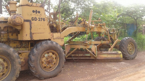 ขายด่วน KOMATSU GD37-6H  ระบบไฮดรอลิค สภาพพร้อมใช้งาน เครื่องดี ยางพร้อมใช้งาน รถใช้งานอยู่ประจำครับ เอกสารสัญญาซื้อขาย