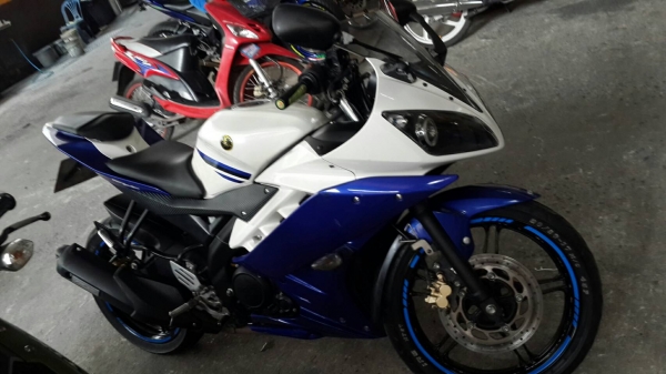 ขาย 42,000 บาท Yamaha R 15 ปี 57 ปลายปี รถวิ่งไปสามหมื่นกว่าโล เครื่องดีเดิมๆ ภายนอกมีรอยล้มด้านซ้ายหน่อยหนึ่ง ภาษีเต็มเล่มพร้อมชุดโอน