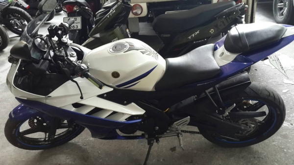ขาย 42,000 บาท Yamaha R 15 ปี 57 ปลายปี รถวิ่งไปสามหมื่นกว่าโล เครื่องดีเดิมๆ ภายนอกมีรอยล้มด้านซ้ายหน่อยหนึ่ง ภาษีเต็มเล่มพร้อมชุดโอน