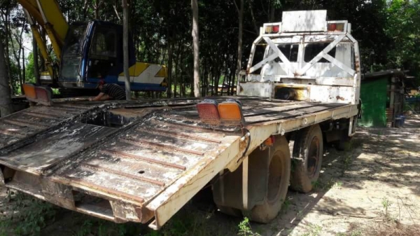 ขาย 365,000 เทนเลอร์ MITSUBISHI ขึ้น 200 ได้ Fuso (หน้า กากดำ วางหัว Hino F18 ลงเล่ม) FN215K 1 เพลา เครื่อง 6D15-180 แรง 6 เกียร์ หัวบาง ยางดี คัสชีสวย เล่มทะเบียน รถอยู่ จ.ศรีษะเกษ 090-772-3710 090-772-3708 ขาย 365,000 เทนเลอร์ MITSUBISHI ขึ้น 200 ได้ Fuso (หน้า กากดำ วางหัว Hino F18 ลงเล่ม) FN215K 1 เพลา เครื่อง 6D15-180 แรง 6 เกียร์ หัวบาง ยางดี คัสชีสวย เล่มทะเบียน รถอยู่ จ.ศรีษะเกษ 090-772-3710 090-772-3708