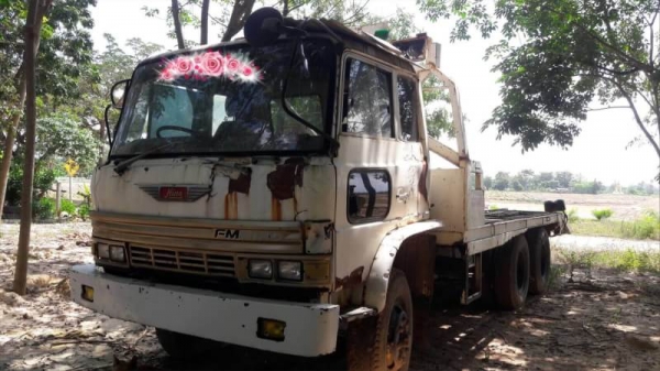 ขาย 365,000 เทนเลอร์ MITSUBISHI ขึ้น 200 ได้  Fuso (หน้า กากดำ วางหัว Hino F18 ลงเล่ม) FN215K  1 เพลา เครื่อง 6D15-180 แรง 6 เกียร์ หัวบาง ยางดี คัสชีสวย  เล่มทะเบียน รถอยู่ จ.ศรีษะเกษ 090-772-3710 090-772-3708