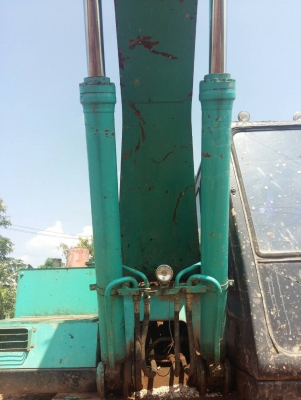 ขาย 365,000 KOBELCO  SK200 Mark 2 เครื่อง 6D31 แรง ตัวเดินใหญ่ โช่หนา เอวแน่น รถสวยพร้อมใช้ (รถอยู่อุดร) 090-772-3710 090-772-3708