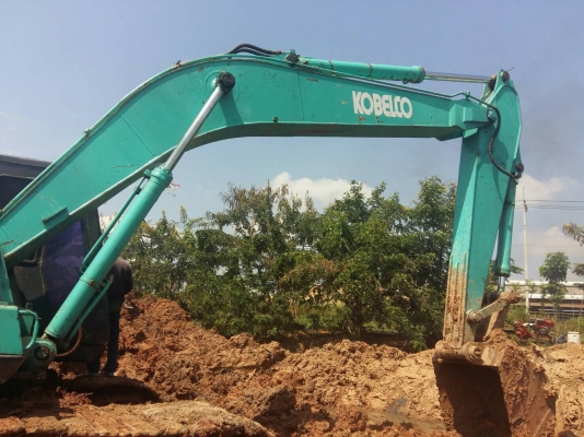 ขาย 365,000 KOBELCO  SK200 Mark 2 เครื่อง 6D31 แรง ตัวเดินใหญ่ โช่หนา เอวแน่น รถสวยพร้อมใช้ (รถอยู่อุดร) 090-772-3710 090-772-3708