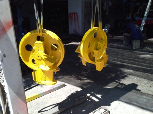 สำหรับท่านที่รอ เรายังทำรถเกี่ยวอยู่เหมือนเดิมครับ สนใจทักมาได้ ไทเส็งยนต์มดตะนอย ตัวเดิน PC200 เครื่องอิซูซู torbo ประมาณ  215  แรง ปั้ม DYkin 22  แขนปรับระดับ อุ้ม 2.2 ตัน  เลดทั้งคัน