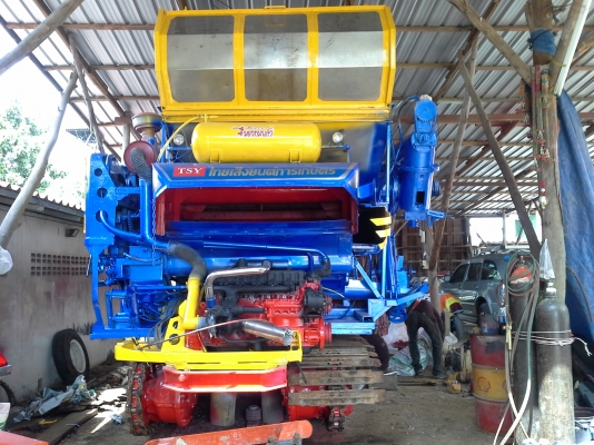 สำหรับท่านที่รอ เรายังทำรถเกี่ยวอยู่เหมือนเดิมครับ สนใจทักมาได้ ไทเส็งยนต์มดตะนอย ตัวเดิน PC200 เครื่องอิซูซู torbo ประมาณ  215  แรง ปั้ม DYkin 22  แขนปรับระดับ อุ้ม 2.2 ตัน  เลดทั้งคัน