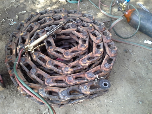 สำหรับท่านที่รอ เรายังทำรถเกี่ยวอยู่เหมือนเดิมครับ สนใจทักมาได้ ไทเส็งยนต์มดตะนอย ตัวเดิน PC200 เครื่องอิซูซู torbo ประมาณ  215  แรง ปั้ม DYkin 22  แขนปรับระดับ อุ้ม 2.2 ตัน  เลดทั้งคัน