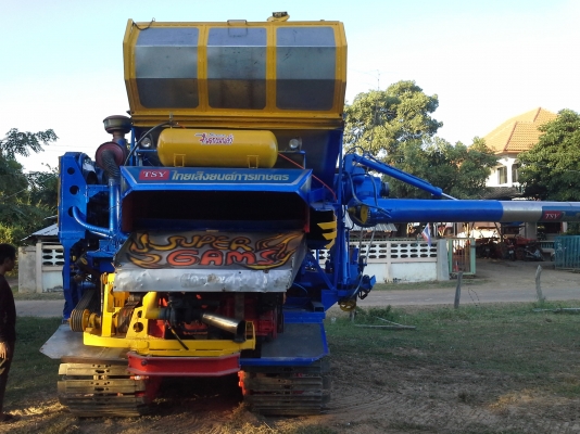 สำหรับท่านที่รอ เรายังทำรถเกี่ยวอยู่เหมือนเดิมครับ สนใจทักมาได้ ไทเส็งยนต์มดตะนอย ตัวเดิน PC200 เครื่องอิซูซู torbo ประมาณ  215  แรง ปั้ม DYkin 22  แขนปรับระดับ อุ้ม 2.2 ตัน  เลดทั้งคัน