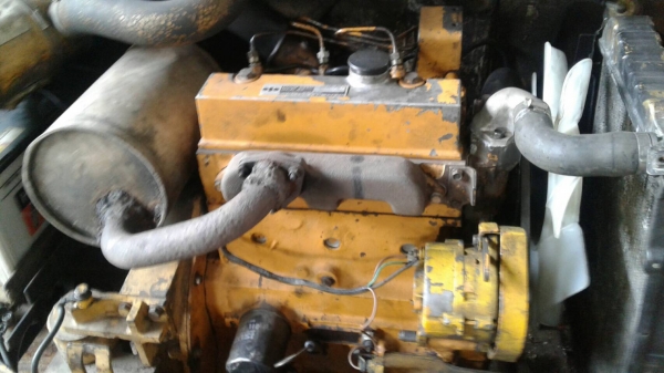 ขายรถแบคโฮ KOMATSU PC40-5 รถใช้งานอยู่ ราคา.180000 สนใจรีบโทรด่วน