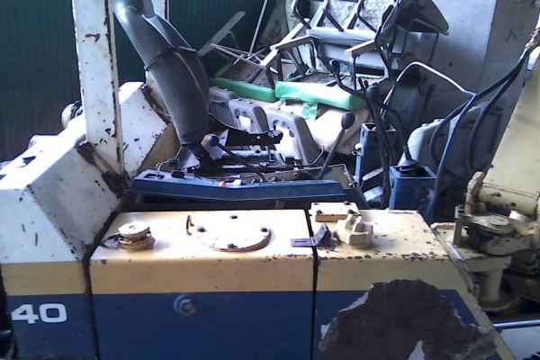 ขายรถแบคโฮ KOMATSU PC40-5 รถใช้งานอยู่ ราคา.180000 สนใจรีบโทรด่วน