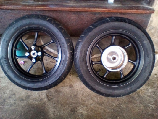 ล้อ แม็กแท้ ้HONDA Zoomer X สภาพตามรูปครับ ล้อ แม็กแท้ ้HONDA Zoomer X สภาพตามรูปครับ