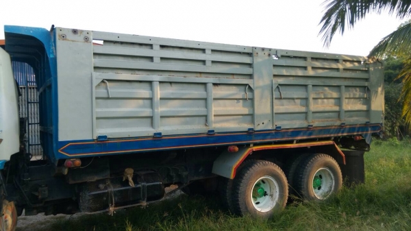 ขายกระบะเหล็ก ยกลงจาก Hino 3M พร้อมชุดปั๊ม แชสซี 85 ซม ยาว 6 เมตร
