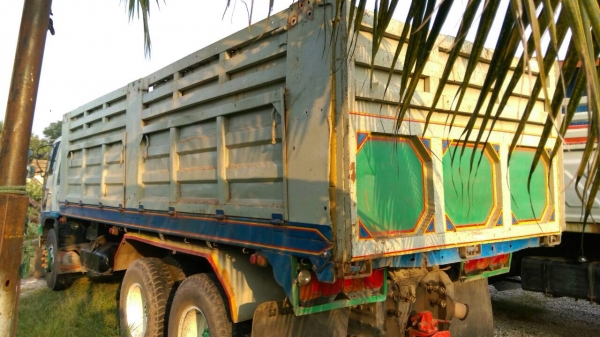 ขายกระบะเหล็ก ยกลงจาก Hino 3M พร้อมชุดปั๊ม แชสซี 85 ซม ยาว 6 เมตร