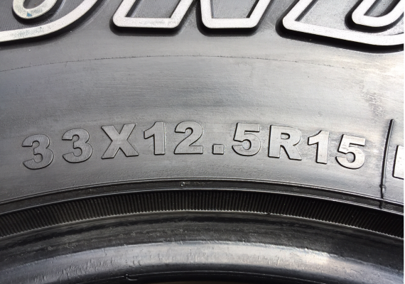 ยาง Mud Thunderer 33 12.5 R15 ปลายปี11 ดอกเยอะ ไม่มีปะ ราคาไม่แพง