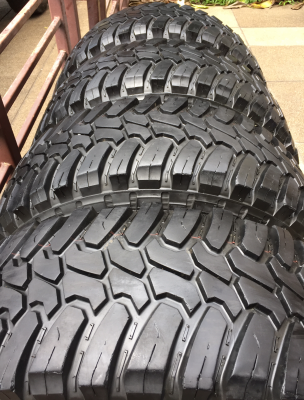 ยาง Mud Thunderer 33 12.5 R15 ปลายปี11 ดอกเยอะ ไม่มีปะ ราคาไม่แพง