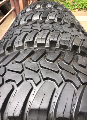 ยาง Mud Thunderer 33 12.5 R15 ปลายปี11 ดอกเยอะ ไม่มีปะ ราคาไม่แพง
