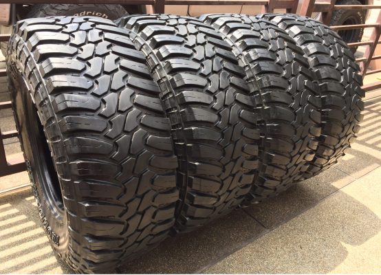 ยาง Mud Thunderer 33 12.5 R15 ปลายปี11 ดอกเยอะ ไม่มีปะ ราคาไม่แพง