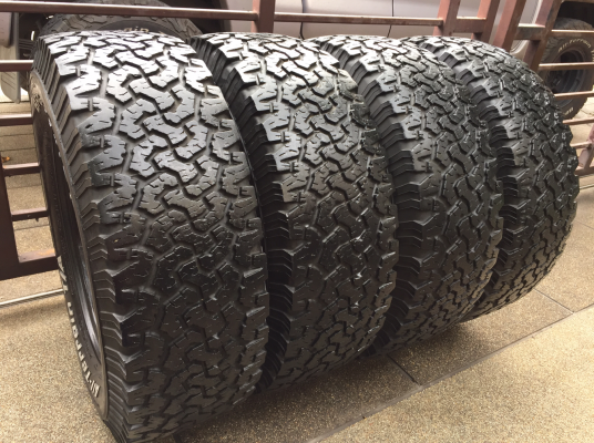 ยาง All BF Goodrich 285 65 18 ปลายปี12 ดอกเยอะ ไม่มีปะ ราคาชุดไม่แพง