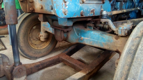 ขาย รถไถ FORD 6600 เสื้อลาย ไม่มีทะเบียน อุปกรณ์มีใบดันหน้า และผาน 7