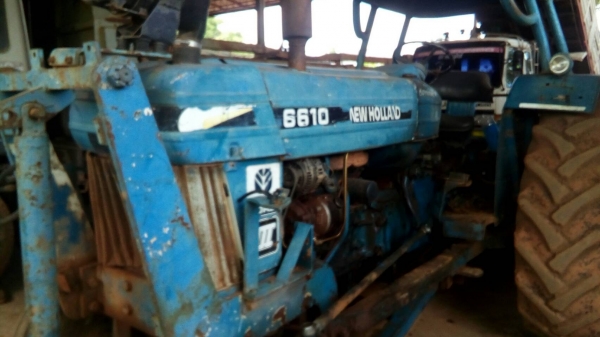 ขาย รถไถ FORD 6600 เสื้อลาย ไม่มีทะเบียน อุปกรณ์มีใบดันหน้า และผาน 7