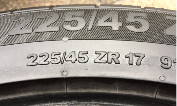 ยาง Continental 225 45 17 ปี15 ดอกเต็ม ไม่มีปะ ราคาไม่แพง ยาง Continental 225 45 17 ปี15 ดอกเต็ม ไม่มีปะ ราคาไม่แพง