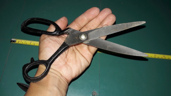 ขายกรรไกรตัดผ้าตัดกระดาษเก่าเก็บเหล็กทั้งตัวงานเยอรมัน ขายกรรไกรตัดผ้าตัดกระดาษเก่าเก็บเหล็กทั้งตัวงานเยอรมัน