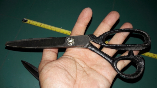 ขายกรรไกรตัดผ้าตัดกระดาษเก่าเก็บเหล็กทั้งตัวงานเยอรมัน ขายกรรไกรตัดผ้าตัดกระดาษเก่าเก็บเหล็กทั้งตัวงานเยอรมัน