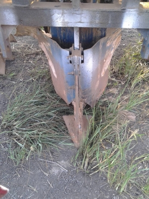 ขายเครื่องปลูกอ้อยร่องคู่ ขายเครื่องปลูกอ้อยร่องคู่