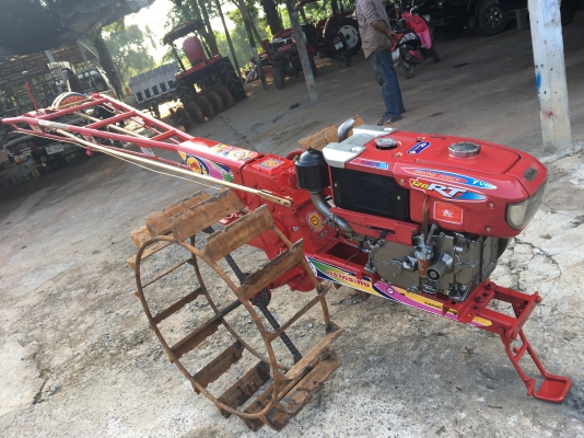 รถไถมือสอง ขายรถไถเดินตามสภาพสวยๆครับราคา38000บาท พร้อมใช้งานสวยๆจะชื้อแต่เครืยงก็ได้ครับราคา24000จะชื่อแต่โครงก็ได้ครับราคา14000บาทครับโทร081-365-5997 อำพร พาเจริญ ต. วังบัว อ. คลองขลุงจ.กำแพงเพชร