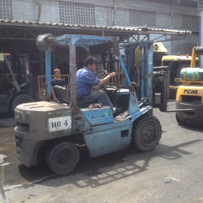 +++ ขายโฟล์คลิฟท์  T.C.M.  FD30  ขนาด  3  ตัน  เครื่องยนต์ดีเซล  เสา  3  เมตร  เกียร์ธรรมดา  งาสไลด์ฟูลฟรี