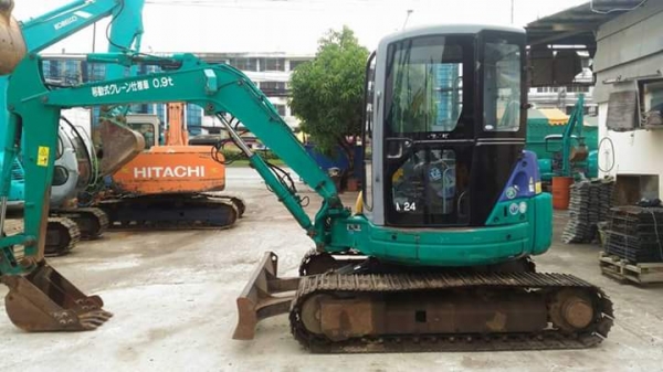 ขาย KOMATSU PC40MR เก่าญี่ปุ่นแท้  สภาพสวย  ปั๊มนิ้ว...ลองระบบกันได้ทุกวัน โทร 089-3818694 ดวงนภา