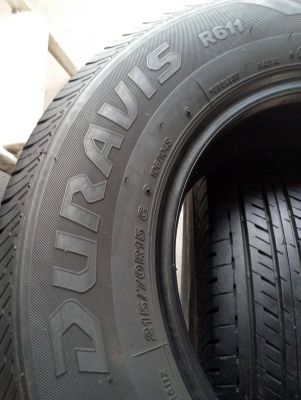 215/70R15  BRIDGESTONE DURAVIS R611  มี 2 เส้น.  tel.081-427-3941