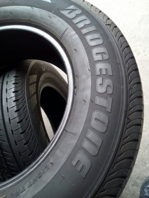 215/70R15  BRIDGESTONE DURAVIS R611  มี 2 เส้น.  tel.081-427-3941