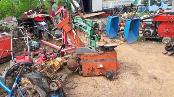 ขาย เครื่องถอดยาง เปลี่ยนยาง เก่านอก ราคาถูกๆครับ ยี่ห้อ MONDOLFO FEERO กว้าง 23 นิ้ว ขาย เครื่องถอดยาง เปลี่ยนยาง เก่านอก ราคาถูกๆครับ ยี่ห้อ MONDOLFO FEERO กว้าง 23 นิ้ว