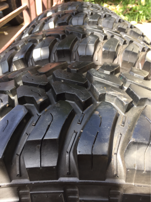 ยาง Mud Thunderer 31 10.5 R15 ปี12 ดอกเยอะ ไม่มีปะ ราคาไม่แพง