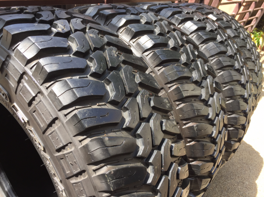 ยาง Mud Thunderer 31 10.5 R15 ปี12 ดอกเยอะ ไม่มีปะ ราคาไม่แพง