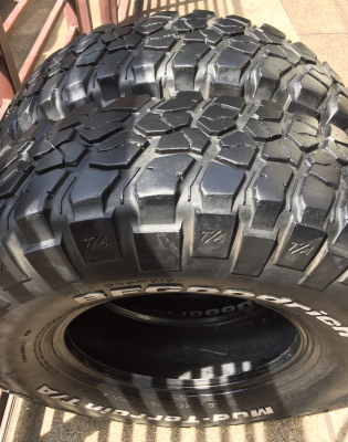 ยางคู่ Mud BF Goodrich KM2 255 85 16 ปี12 ดอกเยอะ ไม่มีปะ ราคาไม่แพง ยางคู่ Mud BF Goodrich KM2 255 85 16 ปี12 ดอกเยอะ ไม่มีปะ ราคาไม่แพง