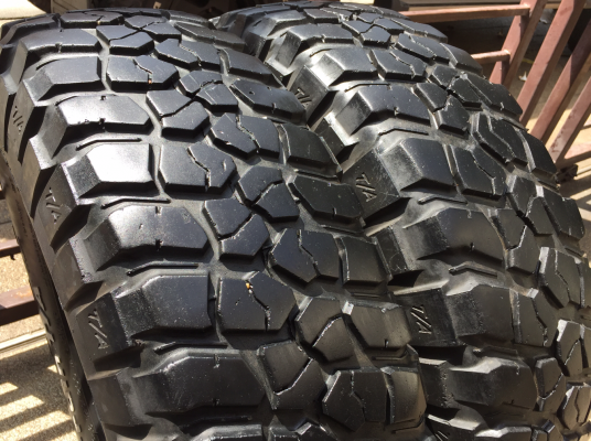 ยางคู่ Mud BF Goodrich KM2 255 85 16 ปี12 ดอกเยอะ ไม่มีปะ ราคาไม่แพง ยางคู่ Mud BF Goodrich KM2 255 85 16 ปี12 ดอกเยอะ ไม่มีปะ ราคาไม่แพง