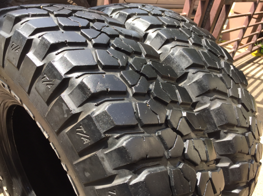 ยางคู่ Mud BF Goodrich KM2 255 85 16 ปี12 ดอกเยอะ ไม่มีปะ ราคาไม่แพง ยางคู่ Mud BF Goodrich KM2 255 85 16 ปี12 ดอกเยอะ ไม่มีปะ ราคาไม่แพง