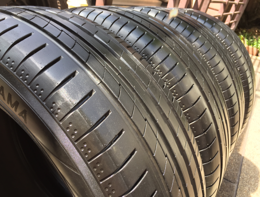ยาง Yokohama 215 60 16 กลางปี15 ดอกเต็ม ไม่มีปะ ราคาไม่แพง