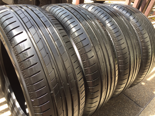 ยาง Yokohama 215 60 16 กลางปี15 ดอกเต็ม ไม่มีปะ ราคาไม่แพง