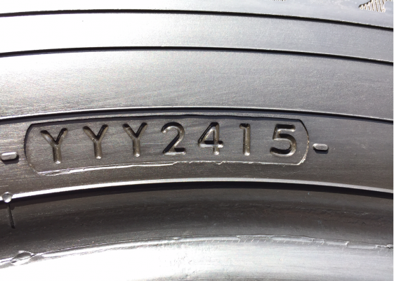 ยาง Yokohama 215 60 16 กลางปี15 ดอกเต็ม ไม่มีปะ ราคาไม่แพง