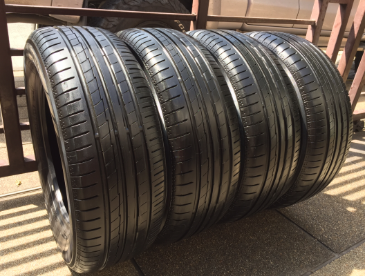 ยาง Yokohama 215 60 16 กลางปี15 ดอกเต็ม ไม่มีปะ ราคาไม่แพง