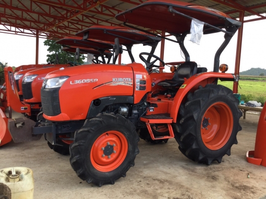 ขายรถไถคูโบต้าL3608spตัวเปล่าสภาพสวย สีเดิมๆจากโรงงานคับ